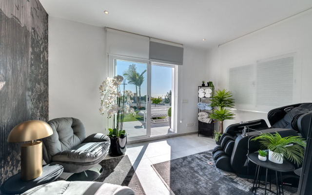 All About Villa Estrella de Oro