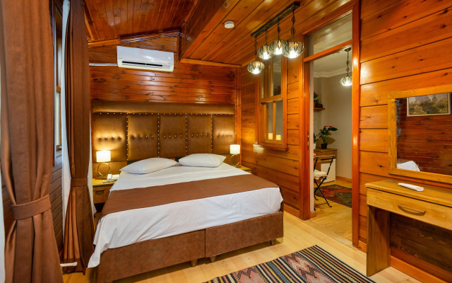 Wonder Wood Hotel