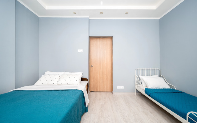 U Metro Sadovaya Flat