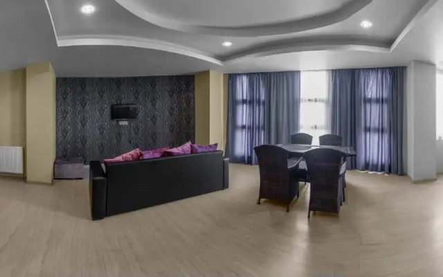 Отель Diplomat Suites