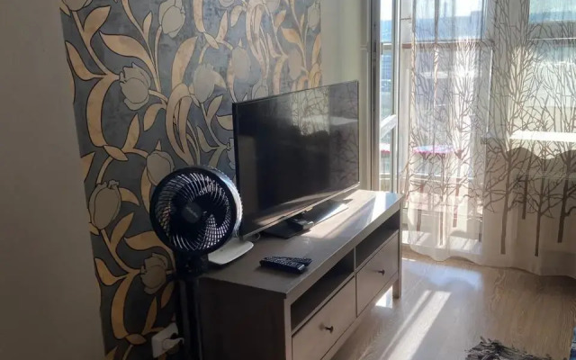 Studiya Na Prospecte Obuhovskoy Oborony Flat