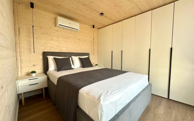 Eko s Basseynom Guest House