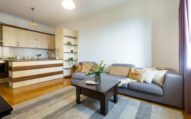 1BR/City Gem/Sunset Balcony/Self-enter/by Keygo 19 Apartments