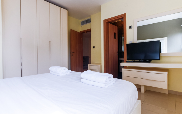 Comfort & Balcony By Feelhome Apartments