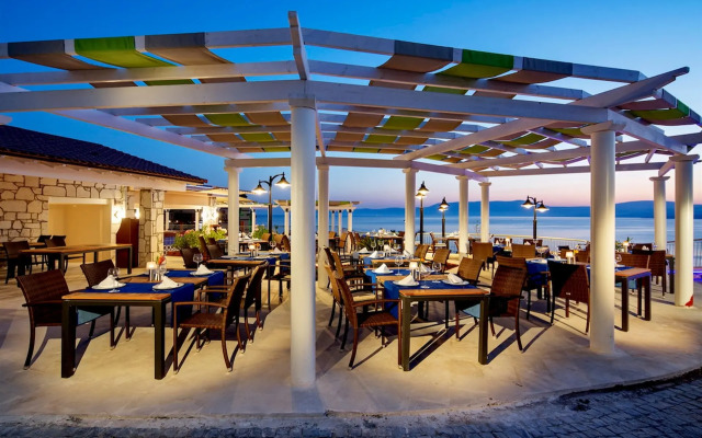 Royal Teos Thermal Resort Clinic & Spa Resort (Halal Hotel)