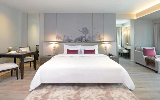 Отель Centre Point Hotel Sukhumvit 10