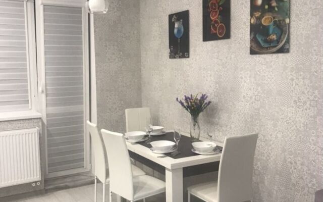 Stilnaya Ryadom S Morem Flat