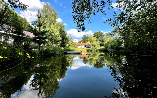 Гостевой дом Загородный таунхаус на берегу собственно водоёма