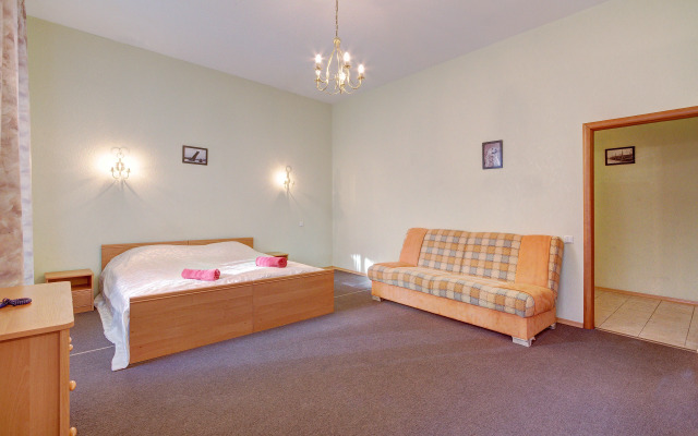 Апартаменты У площади Восстания