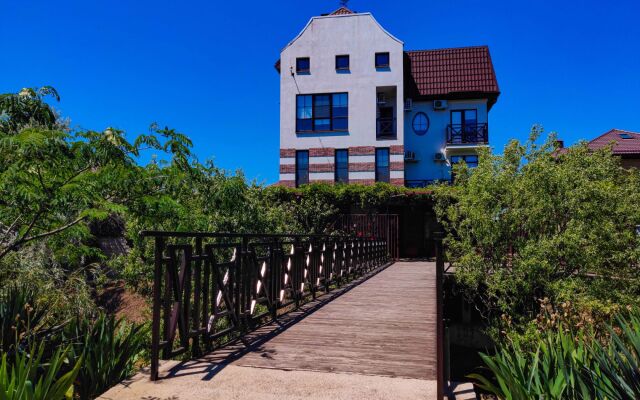 Anapa LOFT Inn Guest House