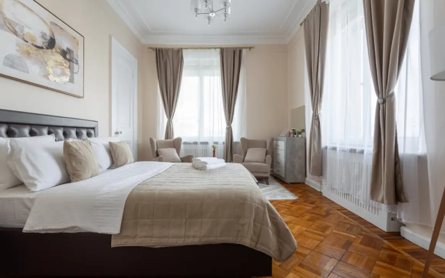 Apartments Uluchshennye S Dvumya Spalnyami I Balkonom
