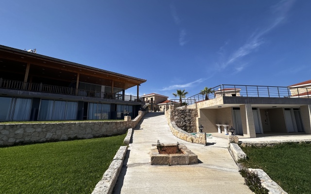 Teko's Golden Hill Hotel