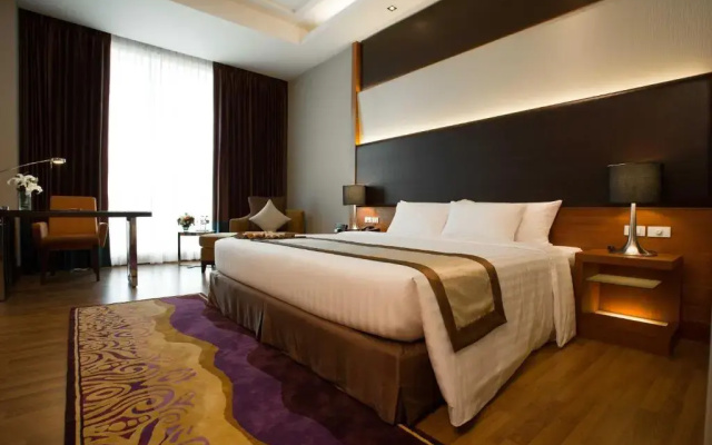 Отель The Grand Fourwings Convention Hotel