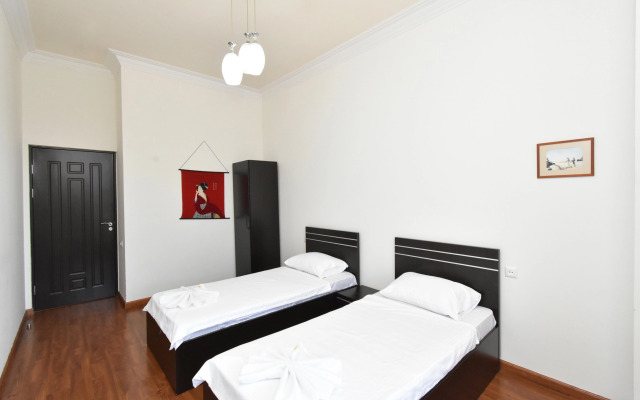 4-Komn. V Zdanii Bulvar Plaza, di644 Flat