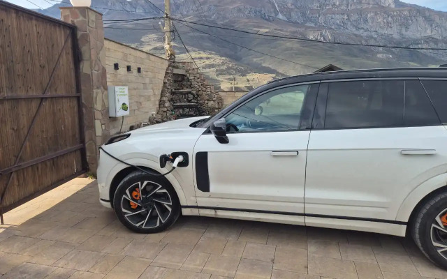 Частный Дом в Горах с Бассейном