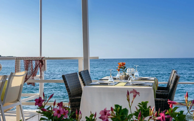Alia Beach Hotel