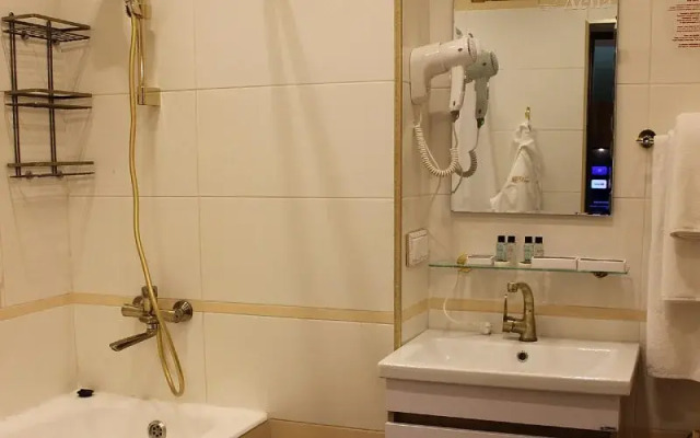 Lena Hotel