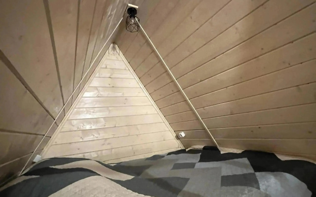 Частный дом Уютный у Реки с Чаном в Современном Стиле