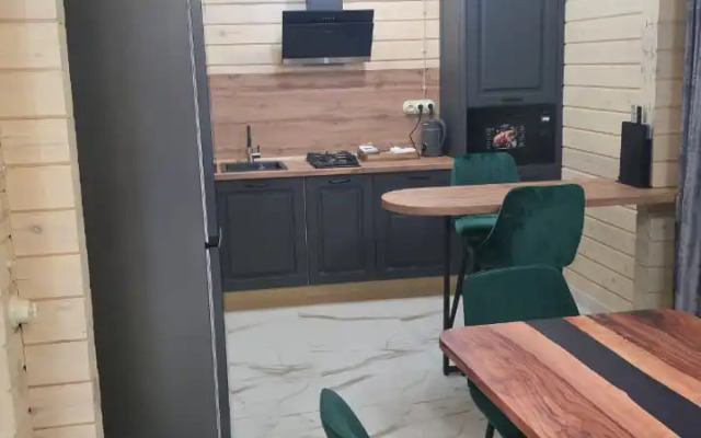 S Basseynom v Guamke Private House