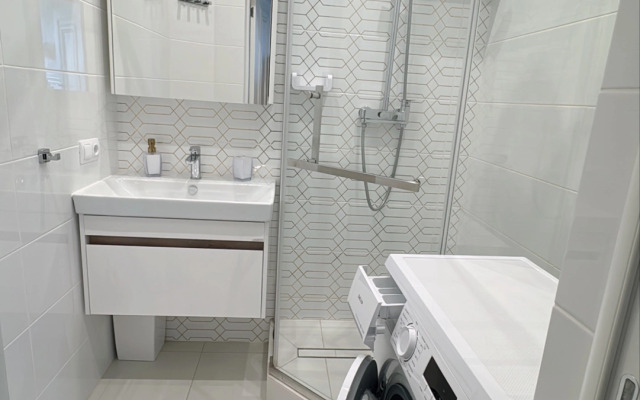 Dvuhkomnatnye MorskayaSimfonya-2 lyuks s panoramoy na more basseynom Apartments