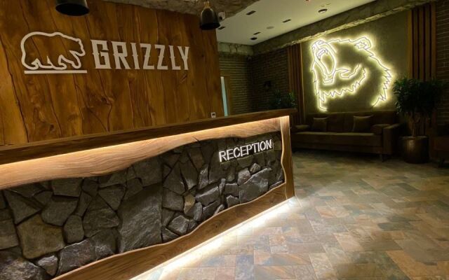 Grizzly Hotel