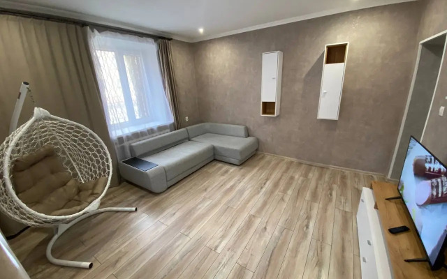 Shikarnaya Dvukhkomnatnaya V Tsentre 6 Spalnykh Flat