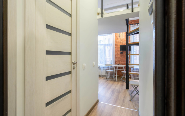 Квартира Просторная студия у Площади Восстания