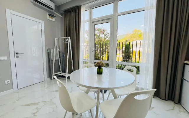 S Otdelnym Vkhodom V Apart-Komplekse S Basseynom Apartment