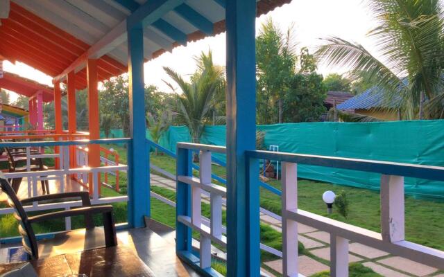 Morjim Queen Beach Resort Hotel