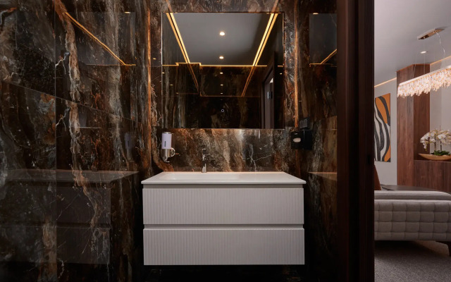 Aura City Hotel