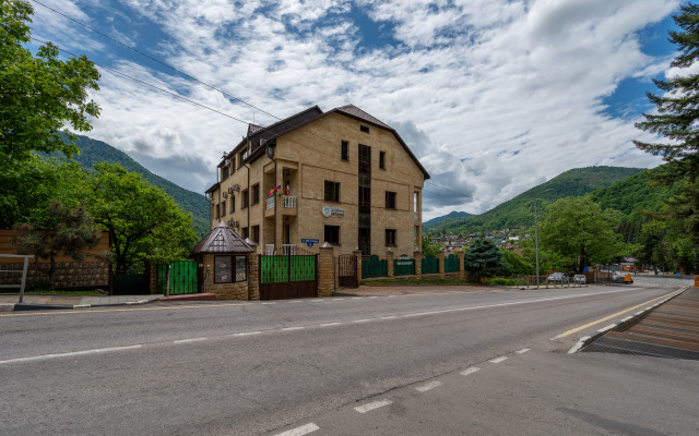 Utomlennyie Solntsem Guest House