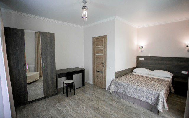 La V Hotel