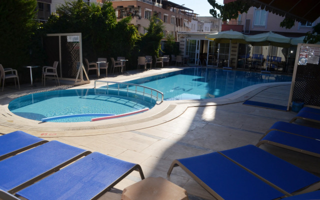 Megas Hotel