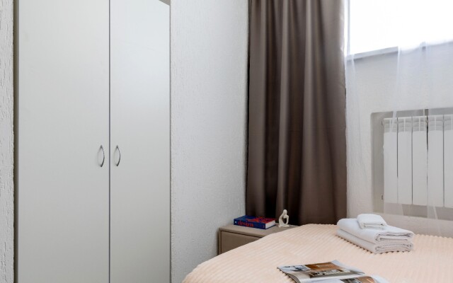 Uluchshennye Na Grecheskom prospekte 5 Apartament