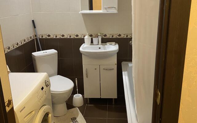 Апартаменты Изумрудная 38