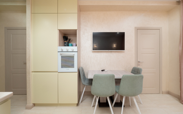U Morya S Basseinom V ZhK Solnechnyij apt43 Apartments