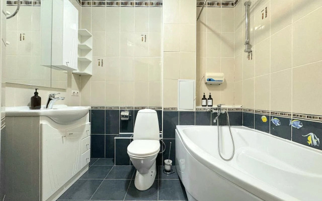 Квартира Трехкомнатная с Балконом и Кондиционером в Центре на Весенней