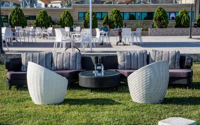 Hotel Ramada By Wyndham Baku