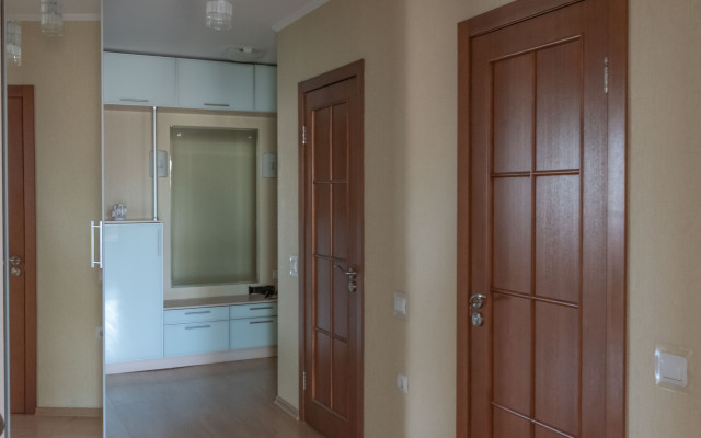 2-Kh Komnatnaya  V Tikhom Tsentre  Flat