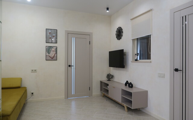 Semeynye Tryokhkomnatnye Na Solnechnoy Apartments