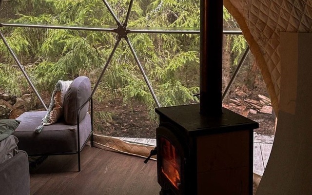 Dom V Lesu Woodglamp Baza otdykha