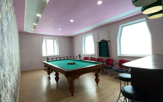S Bilyyardom i Mangalom Private House