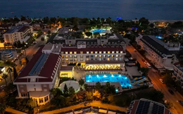 White Lilyum Hotel