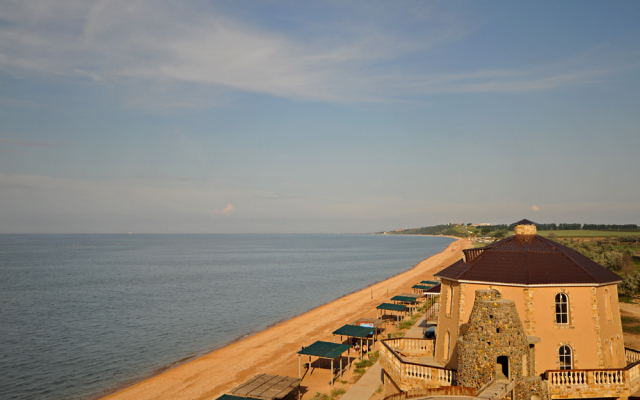 Zamok Azov Hotel