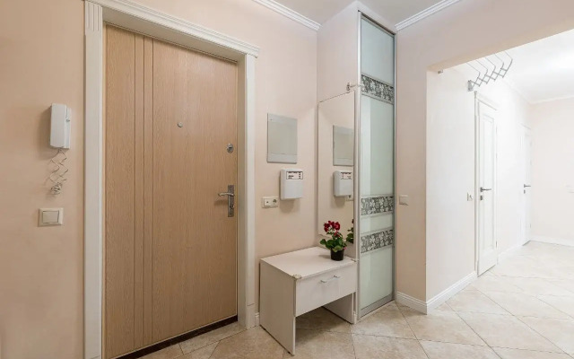 Апартаменты возле метро Автозаводская. 4 станции до центра. Парковка.