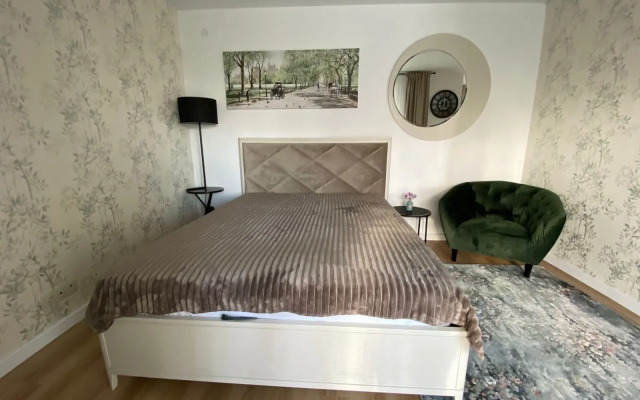 U Berega Morya s Vidom Na Park  Apartments