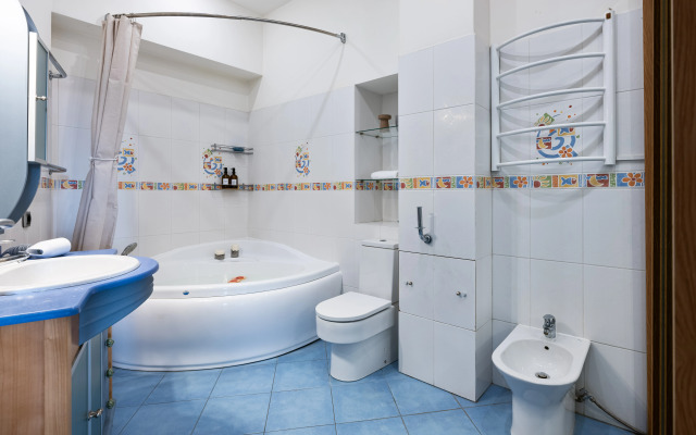 GM Solnechnaya Trekhkomnatnaya v dvuh shagah ot Naberezhnoj Apartments