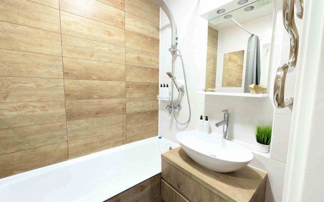 Апартаменты Новые в тихом центре и хвойным лесом за окном