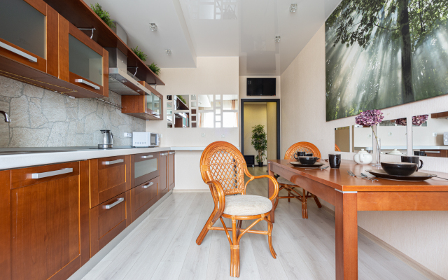 Trekhkomnatnyye Apartamenty Stepanenkov dlya 9 gostey na Soboleva 19