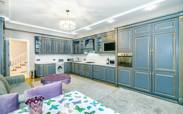 Luxury on Baku in Nizami street Flat